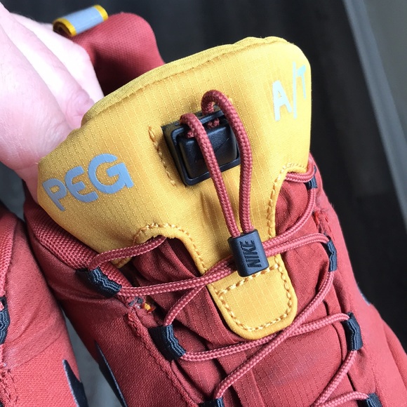 Nike - Picture 12 of 16